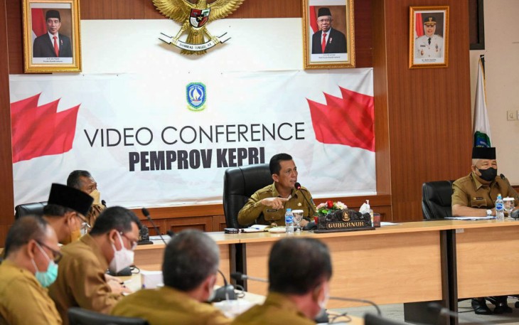 Gubernur Ansar, saat memimpin rapat evaluasi pelaksanaan kegiatan pembangunan APBD TA 2022 bersama OPD Pemprov Kepri