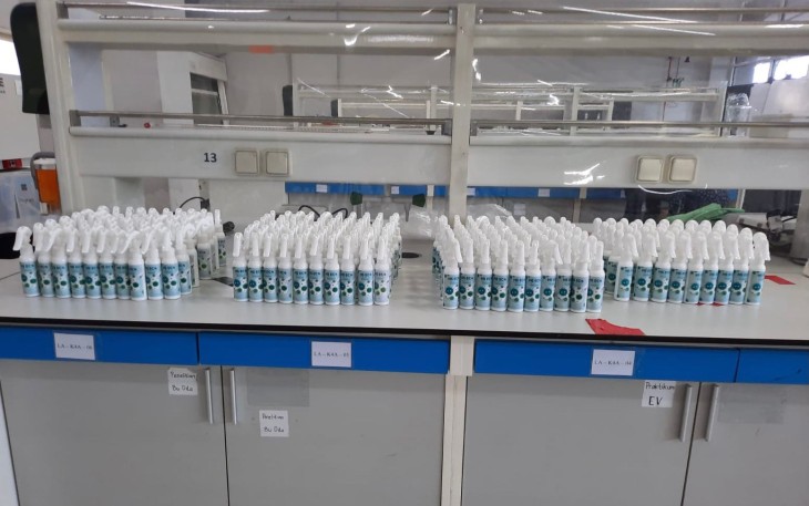 Dokumentasi: Proses Pembuatan Hand Sanitizer Berbahan Alami di Laboratorium Kimia Terintegrasi Universitas Pertamina, 2021