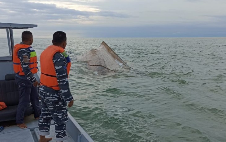  Evakuasi Awak Kapal KM. Sumber Kharisma Yang Tenggelam