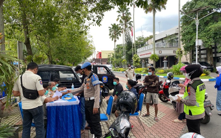 Operasi Yustisi Pamor Keris pengetatan Prokes, di depan Kantor Bupati Tulungagung