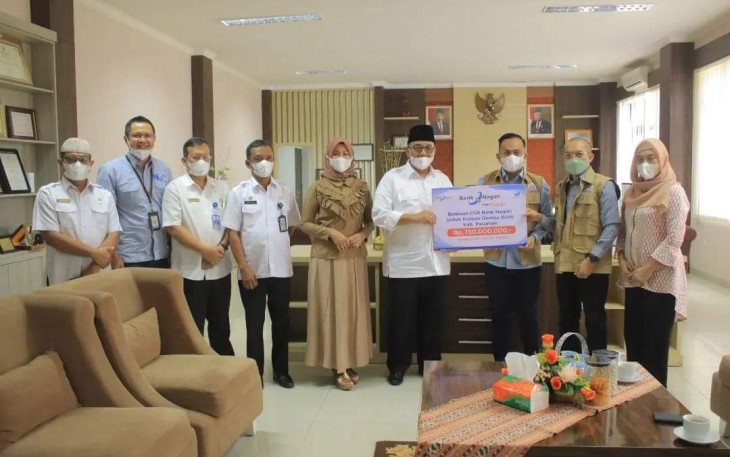 Bupati Pasaman pimpin pemberangkatan tim Bank Nagari ke lokasi bencana