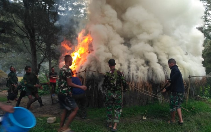 Honai warga terbakar