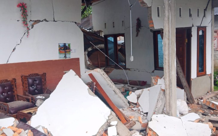 Salah satu rumah warga Kampung Rawang Jorong Bukit Lintang, Pasaman, yang rusak akibat gempa 
