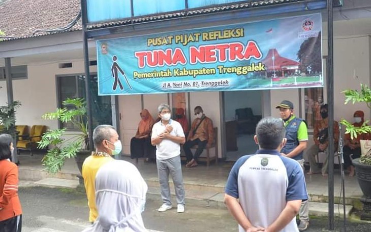 Layanan inklusi pijat refleksi di Sekretariat Daerah Kabupaten Trenggalek