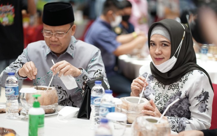 Gubernur Bengkulu, Rohidin Mersyah didampingi istri tercinta, saat membuka acara Pasar Wisata Bengkulu Tahun 2022, di Beencolen Mall, Kota Bengkulu