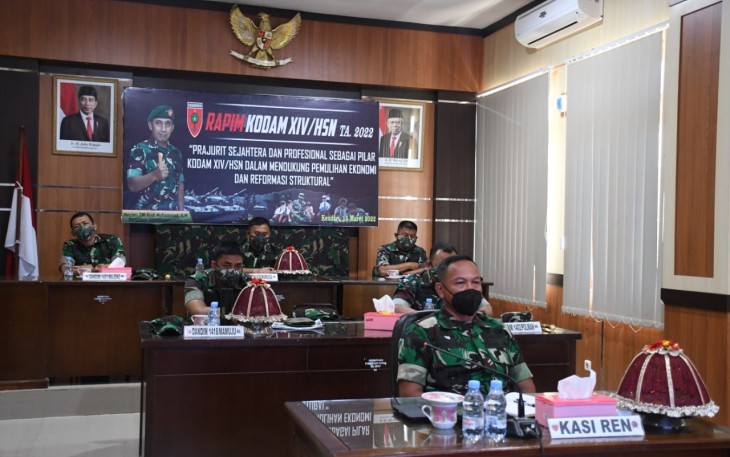 Dandim Sejajaran Korem 142/Tatag Mengikuti Rapim 