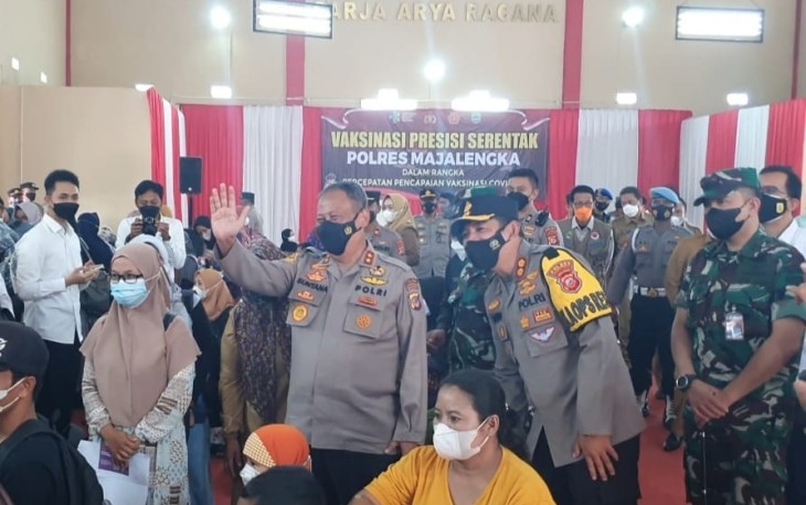 Vaksinasi Presisi Serentak dan Salurkan Bansos di Polres Majalengka