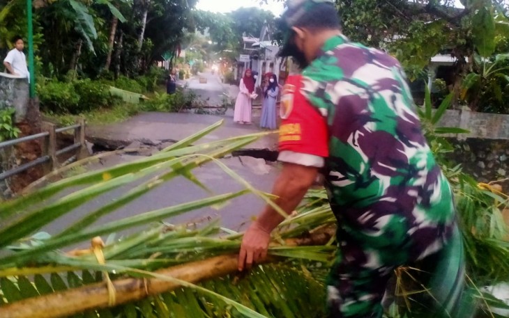 Cek Jembatan Yang Putus di Desa Gembleb