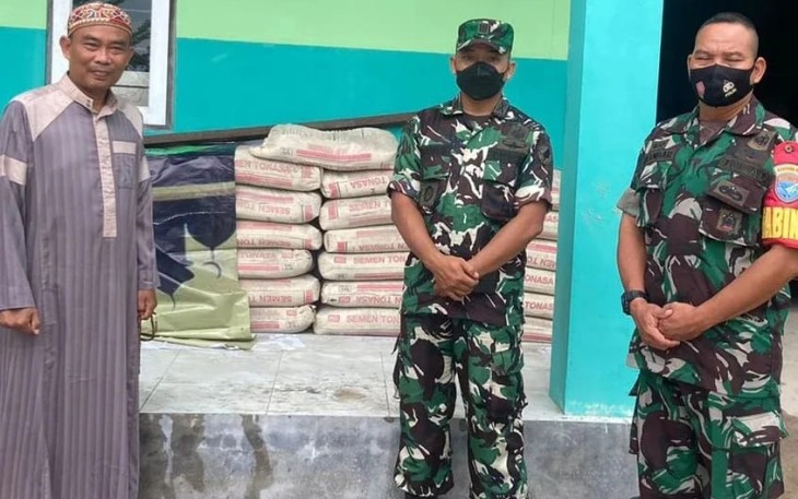 Bantuan Semen Kodim 1015/Sampit, Wujud Kepedulian TNI Dengan Rakyat