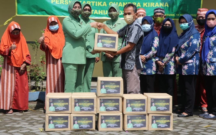 Tingkatkan Kepedulian Ke Lansia, Persit Kodim Tulungagung Gelar Baksos