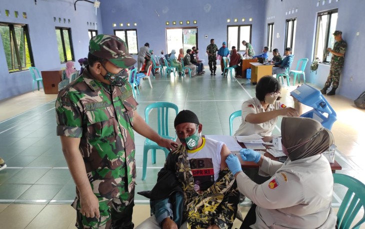 Kolaborasi Vaksin dan Pembagian BLT