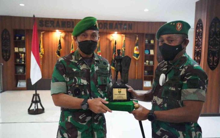 Pangdam XVIII/Kasuari Ucapkan Terima Kasih Atas Pengabdian Brigjen Steve Parengkuan 