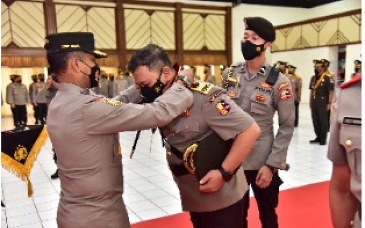 Kasespim Lemdiklat Polri Lantik Pengurus Senat Peserta Pendidikan Sespimti Polri Dikreg Ke-33 TA.2022