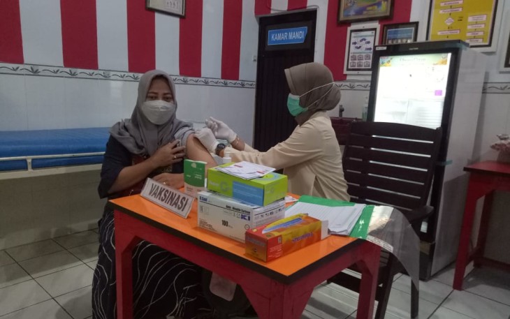 Anggota Kodim 0805/Ngawi dan KBT Terima Vaksin Ketiga Booster