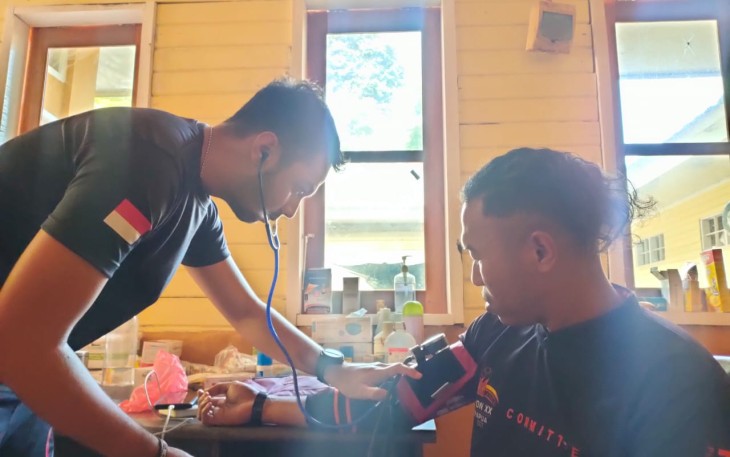 Tim Medis Satgas Binmas Keladi Sagu Berikan Pengobatan Anggota yang Sakit
