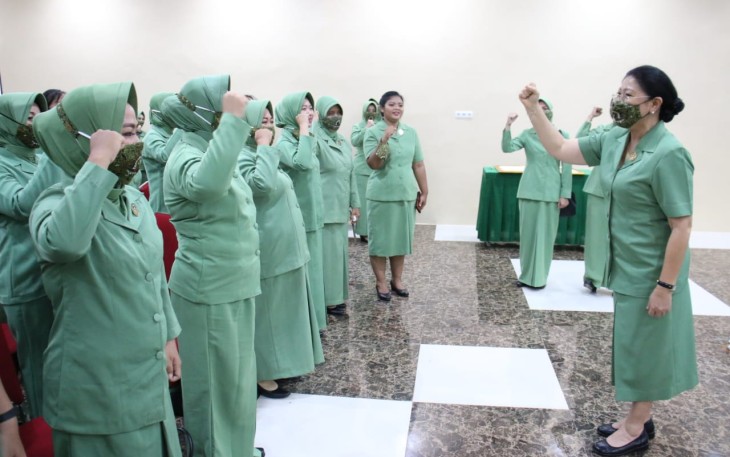 Silaturahmi Persit  Daerah XII/Tpr   
