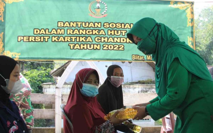 HUT Persit Ke-76, Persit KCK Cabang XXII Kodim 0808/Blitar Gelar Baksos Warga Kurang Mampu
