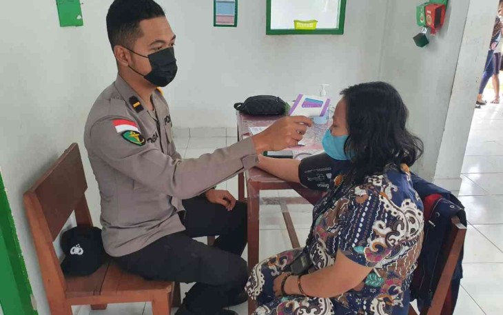 Satgas Binmas Noken Berikan Pelayanan Kesehatan Warga Distrik Oksibil