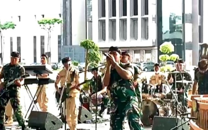 Vokalis Dan Grup Band Harumkan Kodam III/Slw