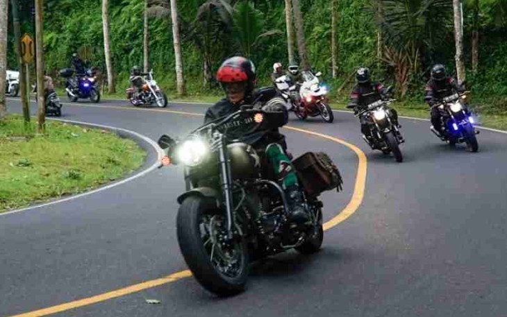 Kendarai Moge Ke Kodim Bangli, Pangdam IX/Udayana Ajak Babinsa Peduli Kesulitan Masyarakat