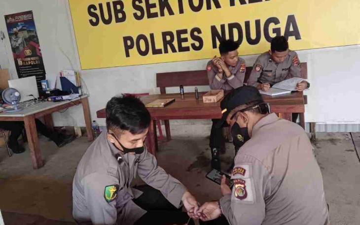 Satgas Damai Cartenz Berikan Pelayanan Kesehatan Personel Polres Nduga