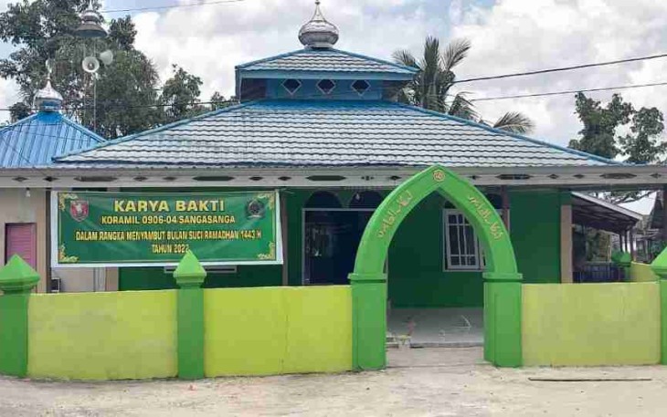 Menyambut Bulan Suci Ramadhan, Koramil 04 Sangasanga Perindah Musholla Al-Mujahidin