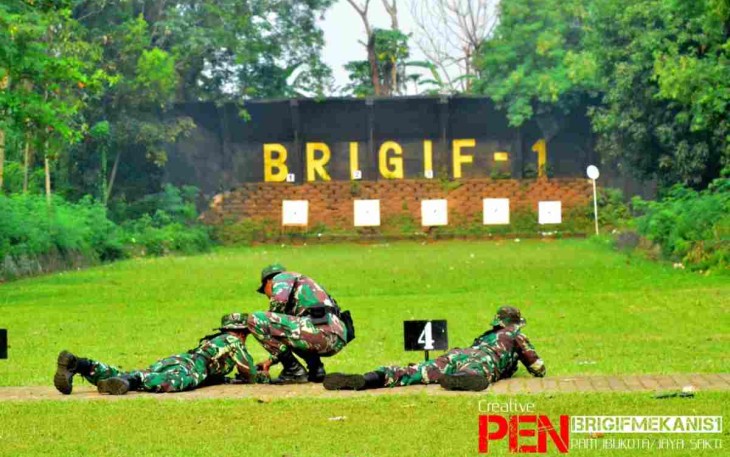 Petarung Jaya Sakti Asah Kemampuan Menembak