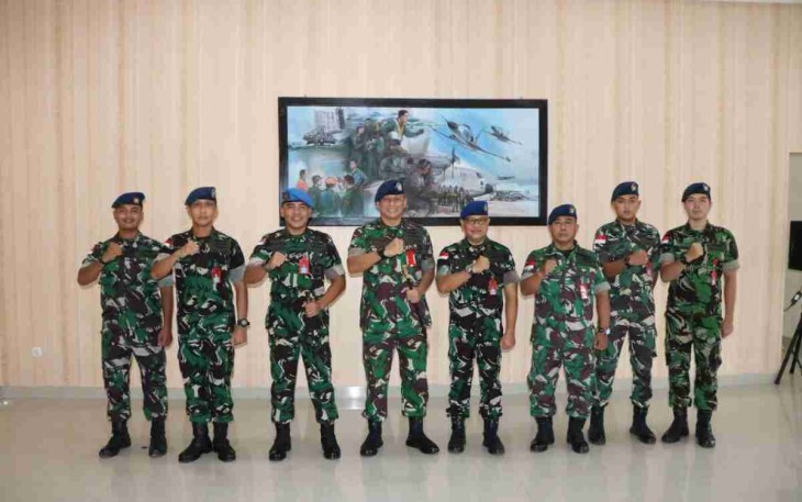 46 Personel Lanud Manuhua Mendapatkan Kenaikan Pangkat 
