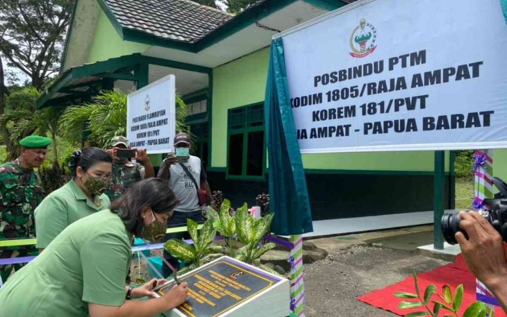 Ketua Persit KCK Daerah XVIII/Kasuari, Resmikan Pos Bindu PTM Kodim 1805/Raja Ampat