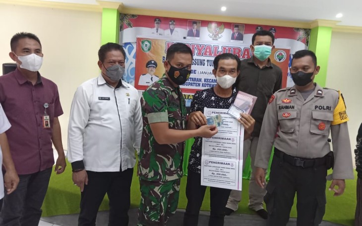 Agar Tepat Sasaran, Babinsa Cempaga Kawal Penyaluran BLT-DD