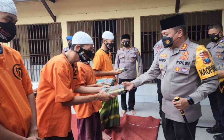 Tingkatkan Keimanan, Tahanan Polres Blitar Kota Ikuti Pesantren Ramadhan