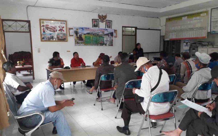 Babinsa Koramil 02/Sdk Hadiri Rapat Verifikasi Kartu Tani Desa Di Wilayah Binaan