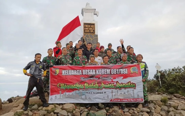 Dari Puncak Lawu 3265 DPL, Korem 081/DSJ : Selamat Menunaikan Ibadah Puasa Ramadan 1443 H/2022 M