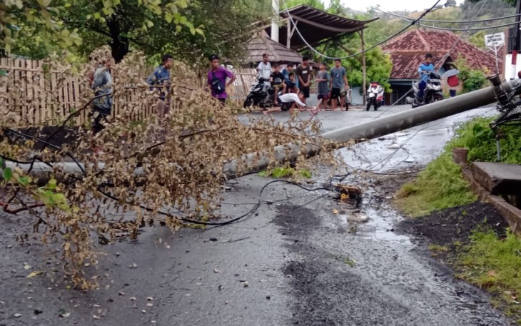 Angin Kencang Rusakkan 15 Rumah Warga Kota Bima, Tidak Ada Korban Jiwa