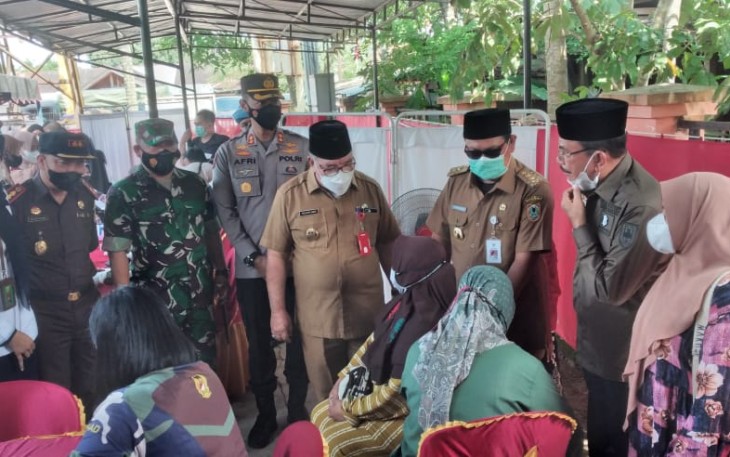 Dandim 1001/HSU-BLG Beserta Forkopimda Dampingi Gubernur Kalsel Tinjau Vaksinasi di Kab.HSU