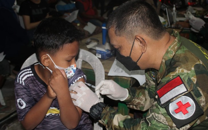 Luar Biasa...!! Antusias Warga Serbu Vaksinasi Malam Kodim 1015/Sampit 