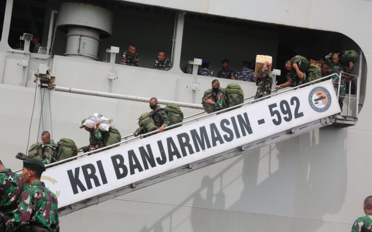 KRI Banjarmasin-592 Sukses Geser Pasukan Yonif Raider 613/Raja Alam dari Papua