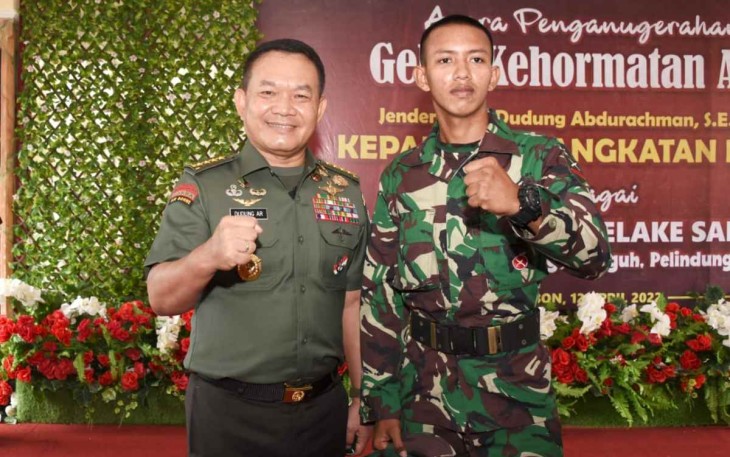 Kasad Jenderal TNI Dudung Abdurachman saat foto bersama Henz Songjanan
