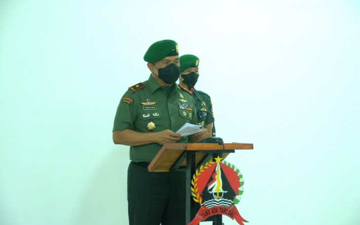 Danrem 142/Tatag Pimpin Sertijab Kasi Operasi Korem 142/Tatag