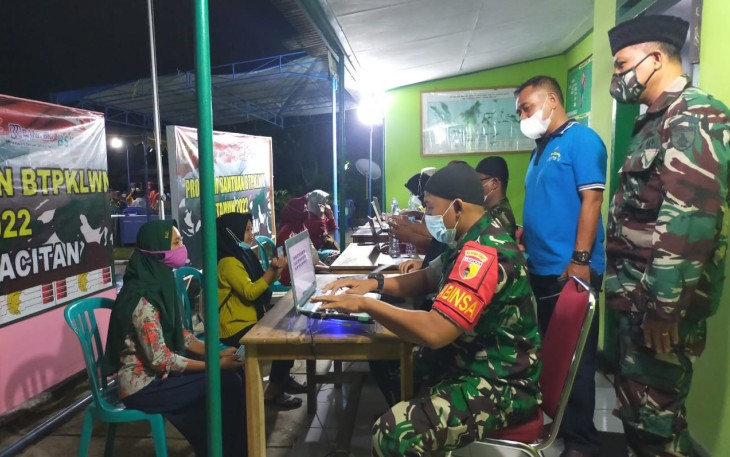 Kasdim 0801/Pacitan Pantau Koramil 0801/11 Donorojo Salurkan BTPKLWN
