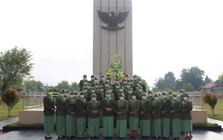 Persit KCK Cabang XLI Dim 1015 Ziarah Nasional Peringati HUT Dharma Pertiwi