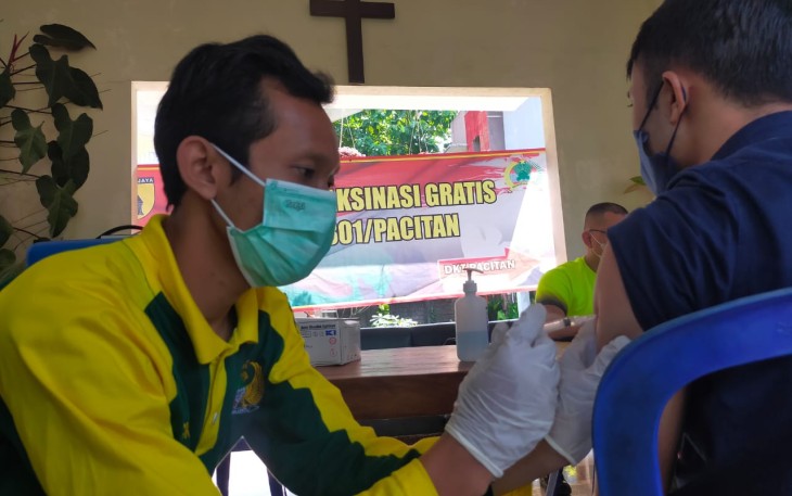 Vaksinasi Mobile Kodim Pacitan Sasar Jemaat Gereja GKJW Pacitan