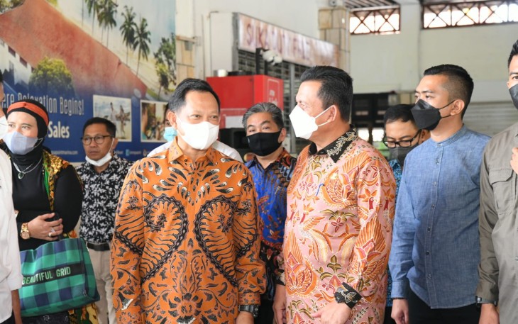 Mendagri RI, Tito Karnavian didampingi Gubernur Kepri H. Ansar Ahmad dan Wali Kota Batam, M. Rudi, saat berkunjung ke Nongsa Sensassion, Kota Batam, Jumat (15/4/2022).