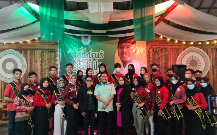 Anwar Sadad, memberi wejangan politik kepada generasi milenial di Malang