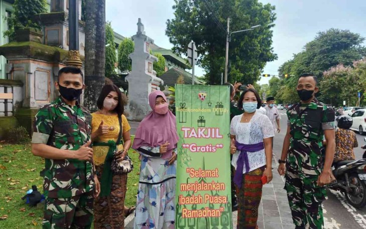 Bintaljarahdam IX Udayana Bagikan Takjil