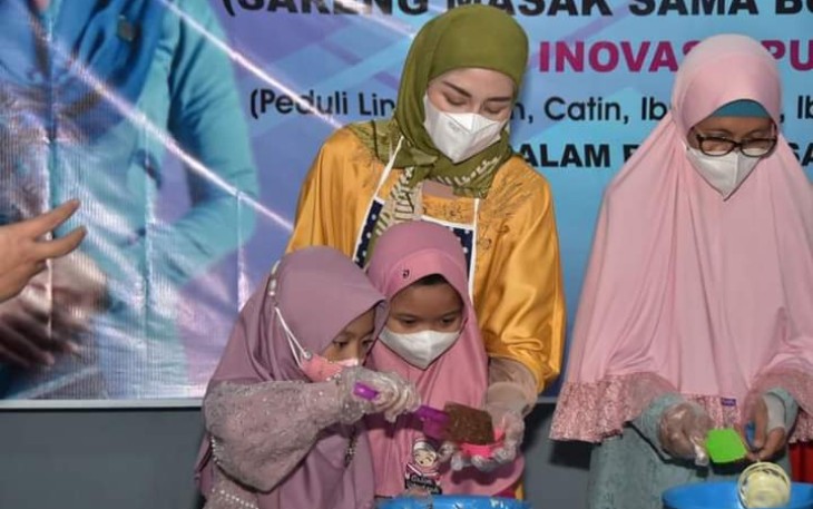 Ketua Tim Penggerak PKK Kabupaten Trenggalek, Novita Hardini