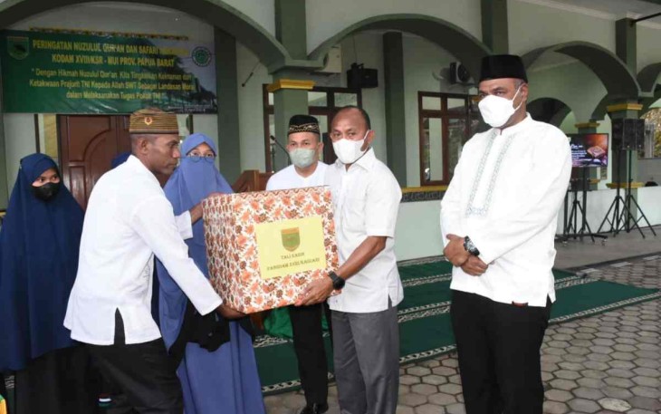 Tim Safari Ramadhan Pemda Papua Barat dan Santuni Anak Yatim 