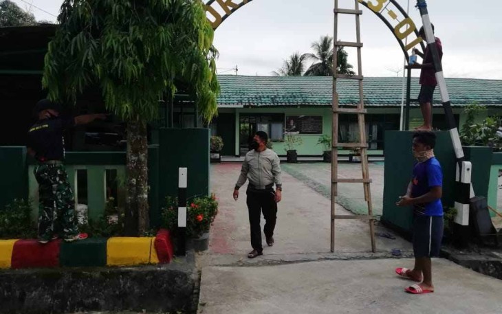 Mengisi Bulan Ramadhan Dengan Bersih Kantor dan Mushola