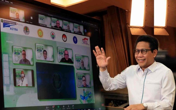 Menteri Desa Pembangunan Daerah Tertinggal dan Transmigrasi Abdul Halim Iskandar saat menjadi pembicara kunci pada Festival Kampung Berseri Astra (KBA) dan Desa Sejahtera Astra (DSA) 2022 sekaligus Kick Off Ekspor DSA dan Awarding Kampung Berseri Astra dan Desa Sejahtera Innovation secara virtual, pada Selasa (19/04/2022).