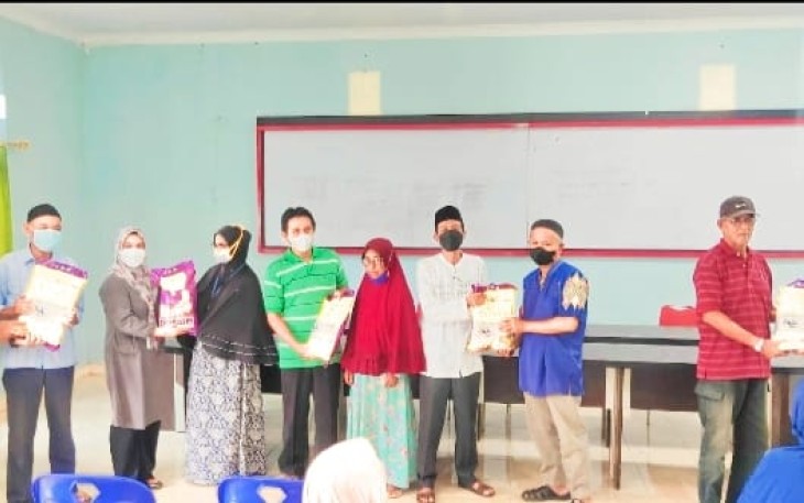 Penyaluran Sembako oleh Pemerintah Kelurahan Tanjung Uban Selatan